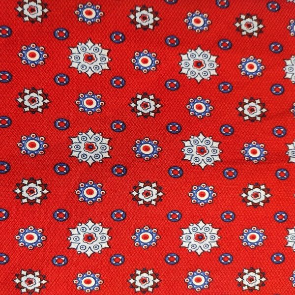 TELA ROJA CON FLORES 0113